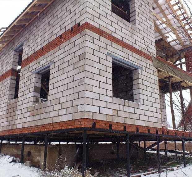 Монтаж свайно-винтового фундамента под дом из пеноблока в Сергиевом Посаде